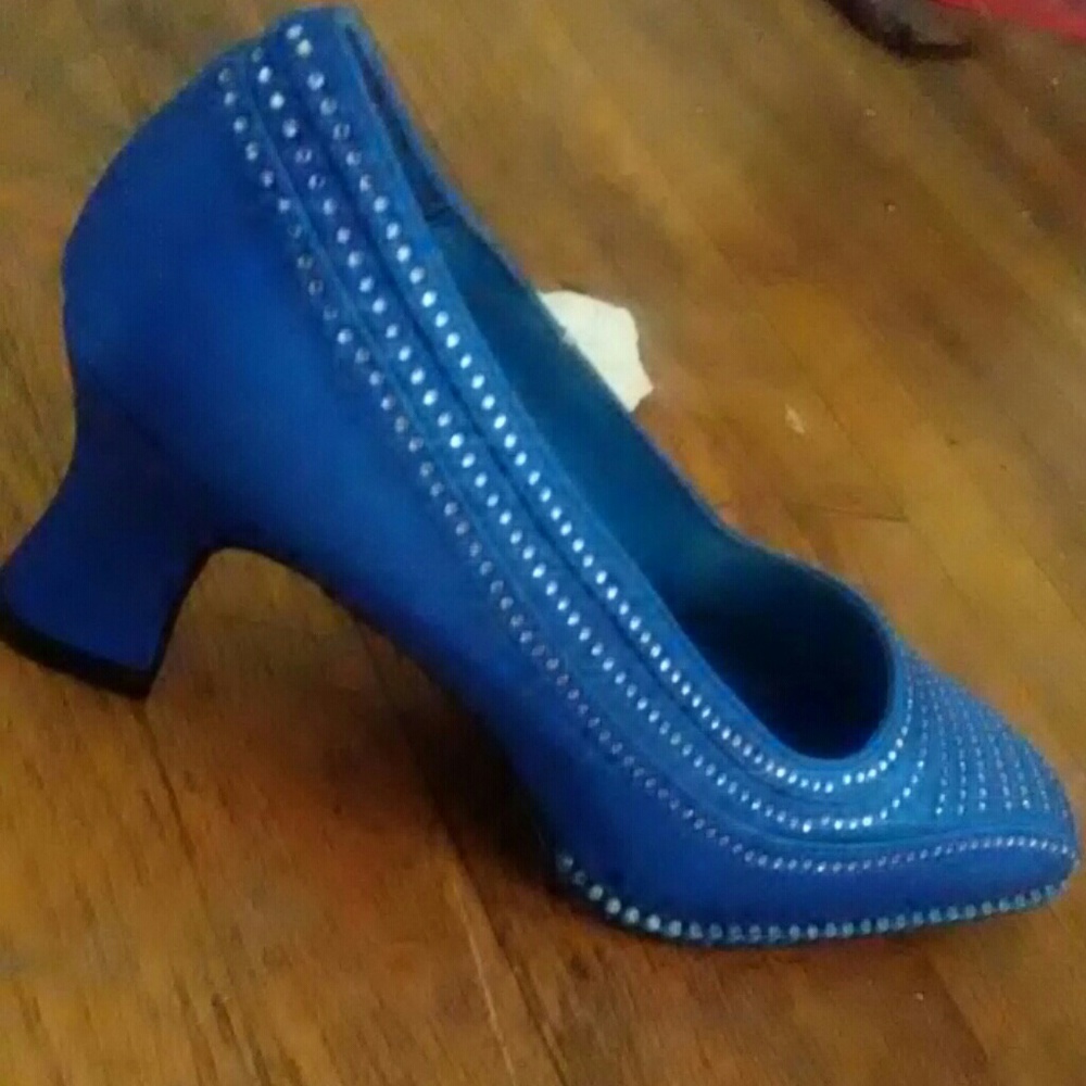 Heels - Picture 3 of 3